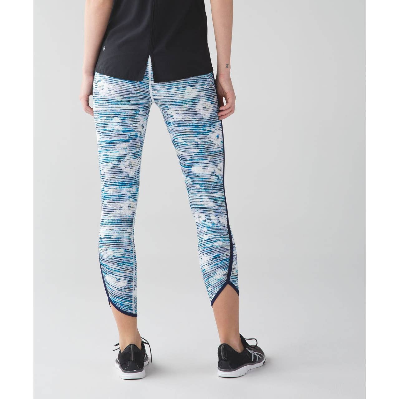 Lululemon Real Quick Tight 6 Blurry Belle Hero Blue Running Athletic Pattern Gym